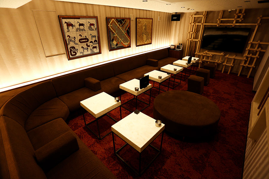 高崎キャバクラ「MONDO Glitters Lounge TAKASAKI」店内写真